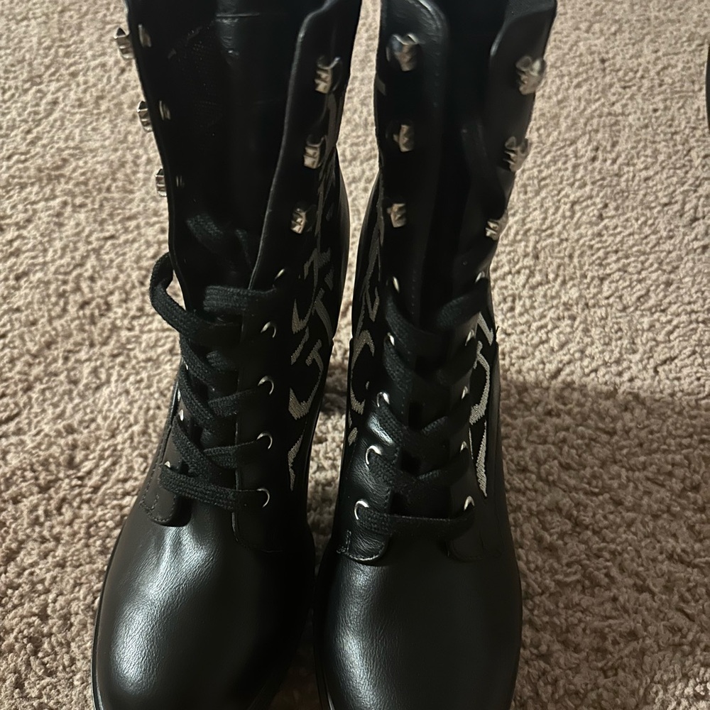 New! Guess black logo booties - Picture 5 of 6